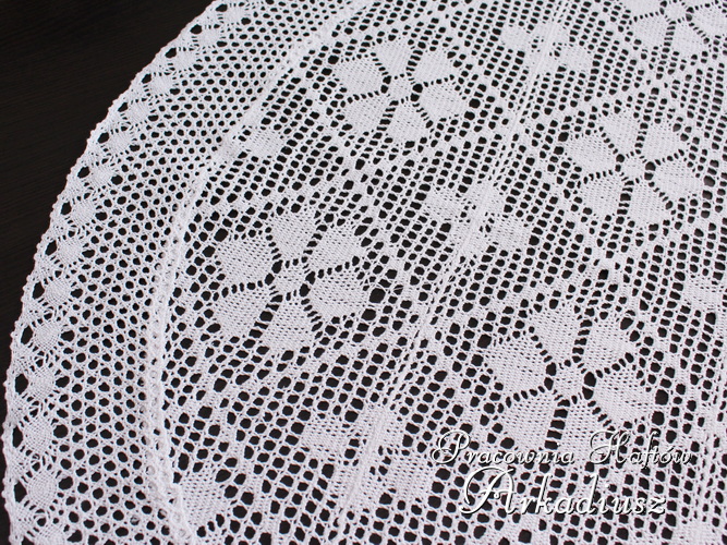 Okrągły obrus koronkowy biały