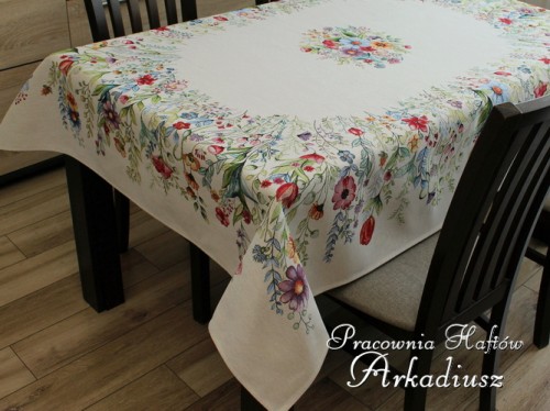 obrus gobelinowy folk kwiaty na stole prostokątnym