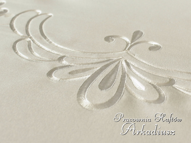 okrągły obrus haftowany ZAIRA ekri