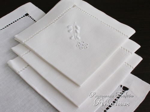 Komplet lnianych serwet z hafem ręcznym