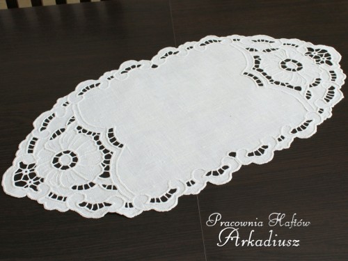 Bieżnik lniany z ręcznym haftem richelieu 36x70