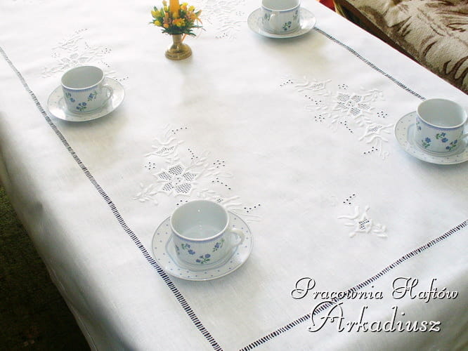 Obrusy "Róża makowska" haft ręczny biały