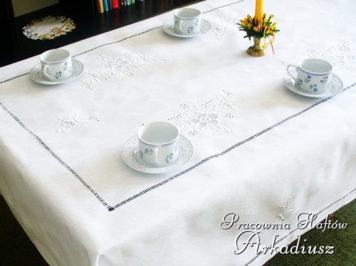 Obrusy "Róża makowska" haft ręczny biały
