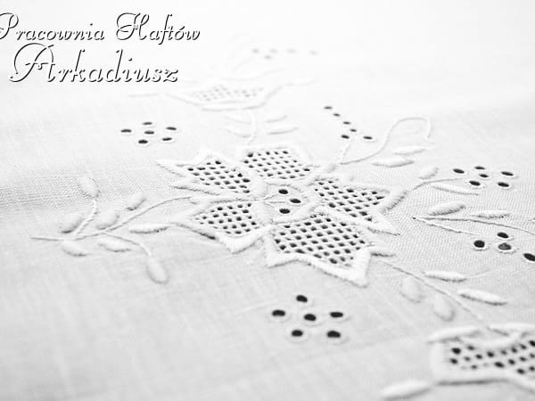 Obrusy "Róża makowska" haft ręczny biały