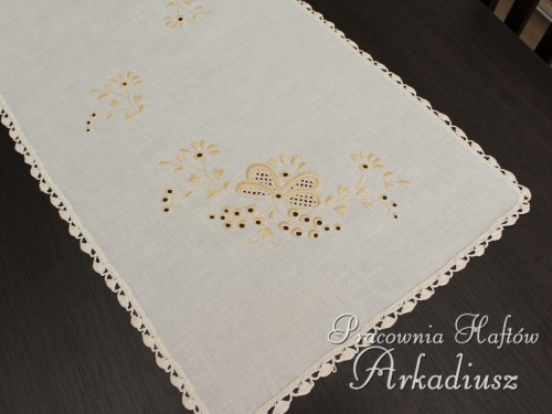 Bieżnik haftowany ręcznie 40x85 cm ekri – elegancka dekoracja stołu w stylu klasycznym i rustykalnym.