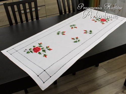 Bieżnik z ręcznym haftem "Czerwone róże" 120