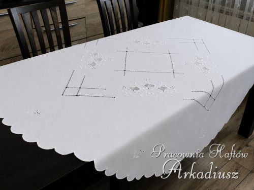 Okrągły obrus lniany 150 cm z ręcznym haftem makowskim w białym kolorze