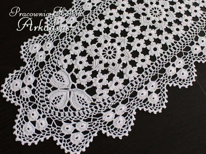 Owalna koronka koniakowska biała