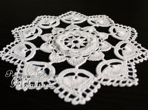 Biała serwetka koniakowska Ø 15 cm