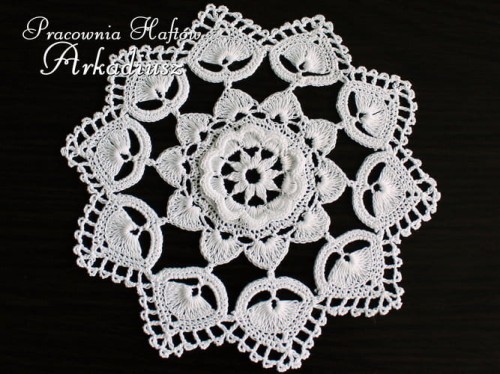 Biała serwetka koniakowska Ø 15 cm