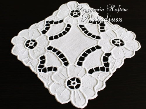 Serwetka haft ręczny richelieu 25x25