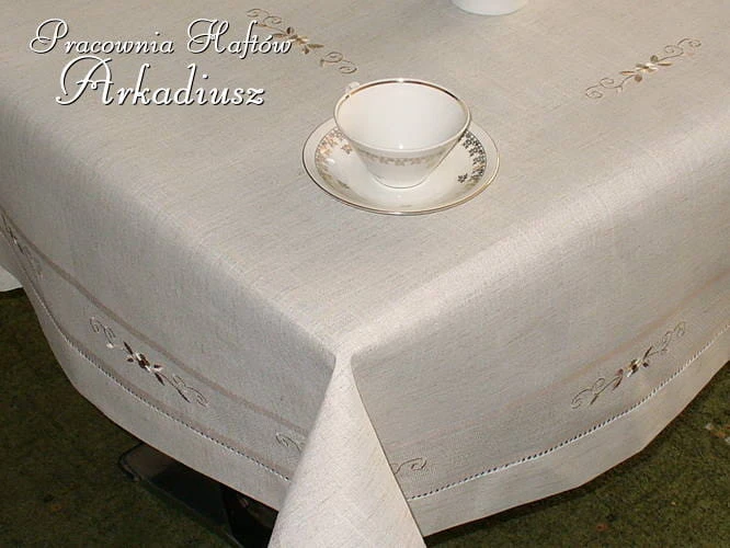 obrus haftowany imitujący len