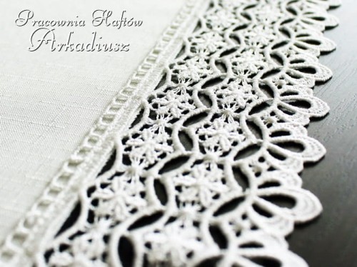 Biały bieżnik z gipiurą "Julia" - rożek