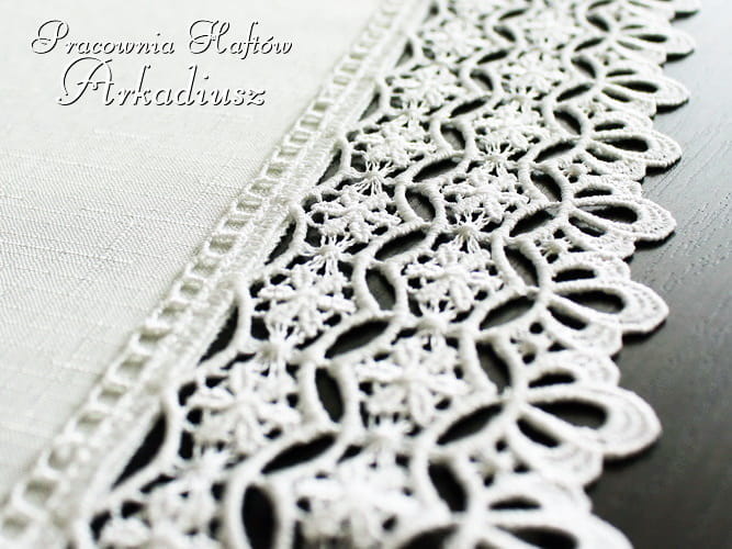 Biały bieżnik z gipiurą "Julia" - rożek