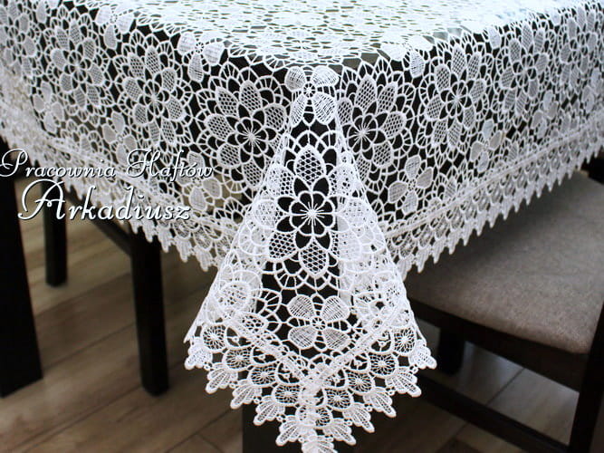 Biały obrus gipiurowy "Kwiaty"