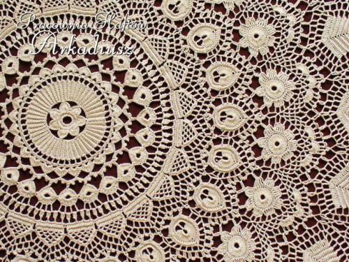 Obrus z koronki koniakowskiej