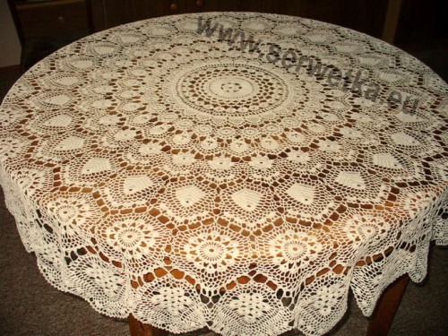 Obrus z koronki koniakowskiej Ø 150 cm. beżowy