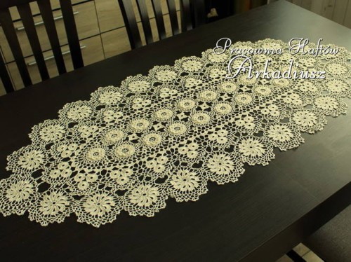 Bieżnik z koronki koniakowskiej 50x100 owal beż