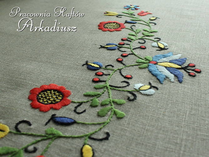 Obrus kaszubski na szarym lnie