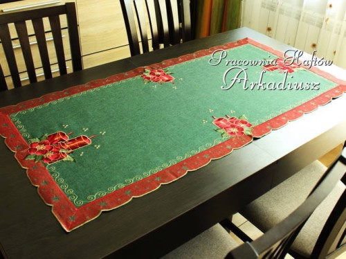 Duży bieżnik świąteczny "Czerwone  świece"