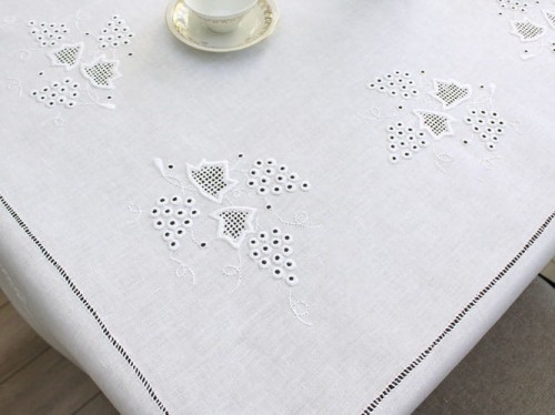 Obrus lniany haftowany ręcznie "Winogrona"