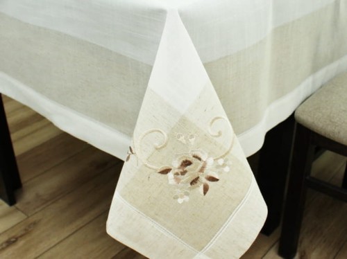 Obrus haftowany z domieszką lnu