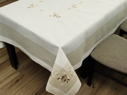 obrus haftowany 6076