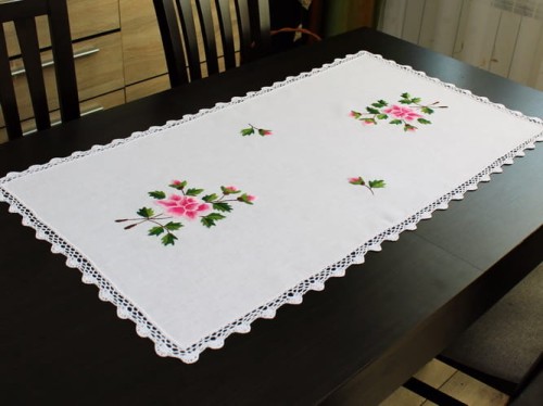 Bieżnik haftowany ręcznie "Różowe róże"