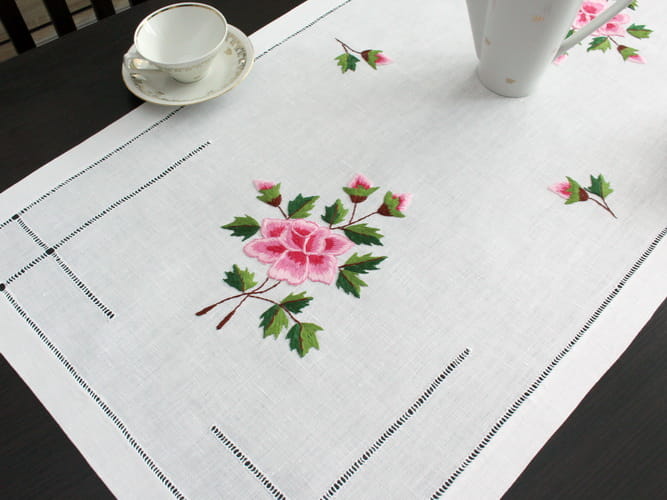 Bieżnik haftowany ręcznie "Różowe róże"