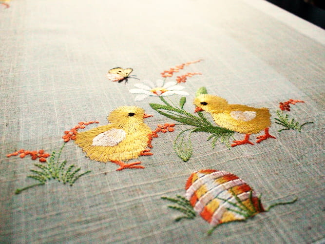 Haftowany bieżnik wielkanocny