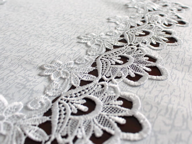 Obrus z gipiurą z kolekcji HANIA