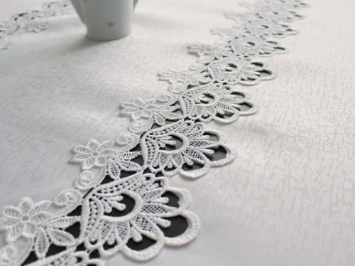 obrus z gipiurą z kolekcji HANIA