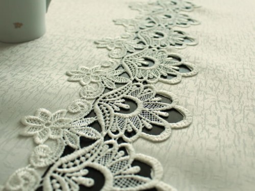 Obrus z gipiurą z kolekcji "Hania"