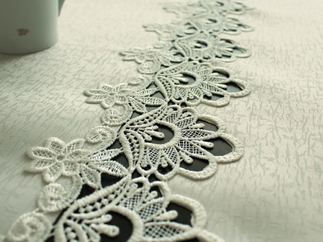 Obrus z gipiurą z kolekcji "Hania"