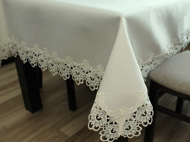 obrus z gipiurą ekri