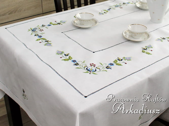 Obrus z haftem kaszubskim