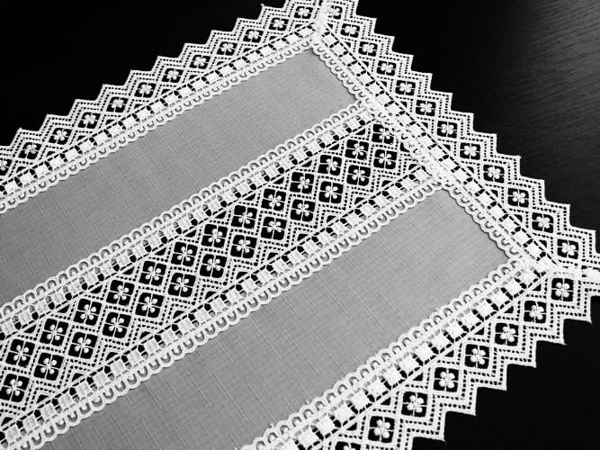 Bieżnik z gipiurą "wstawka" szary