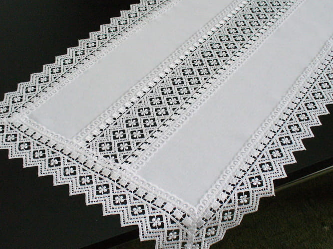 Bieżnik z gipiurą "wstawka" biały