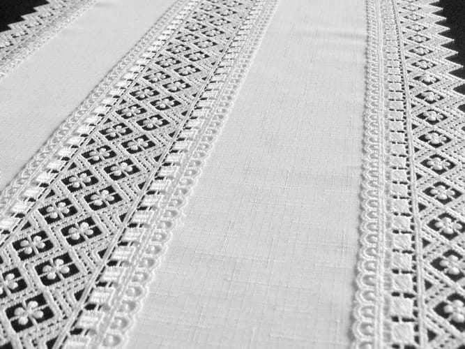 Bieżnik z gipiurą "wstawka" biały